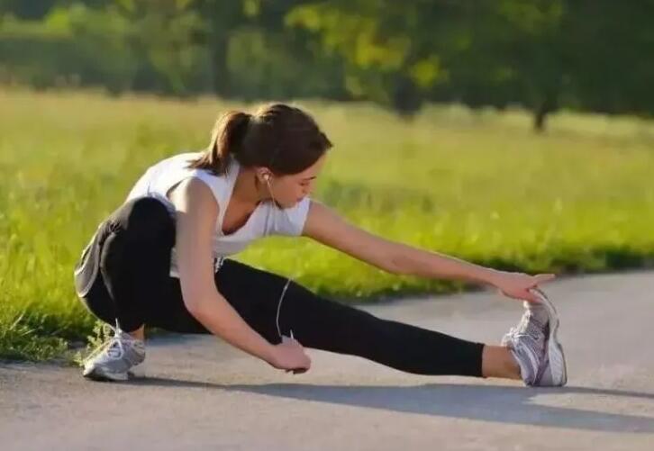 跑步后拉伸怎么做(图1) 跑步后拉伸怎么做(图1)